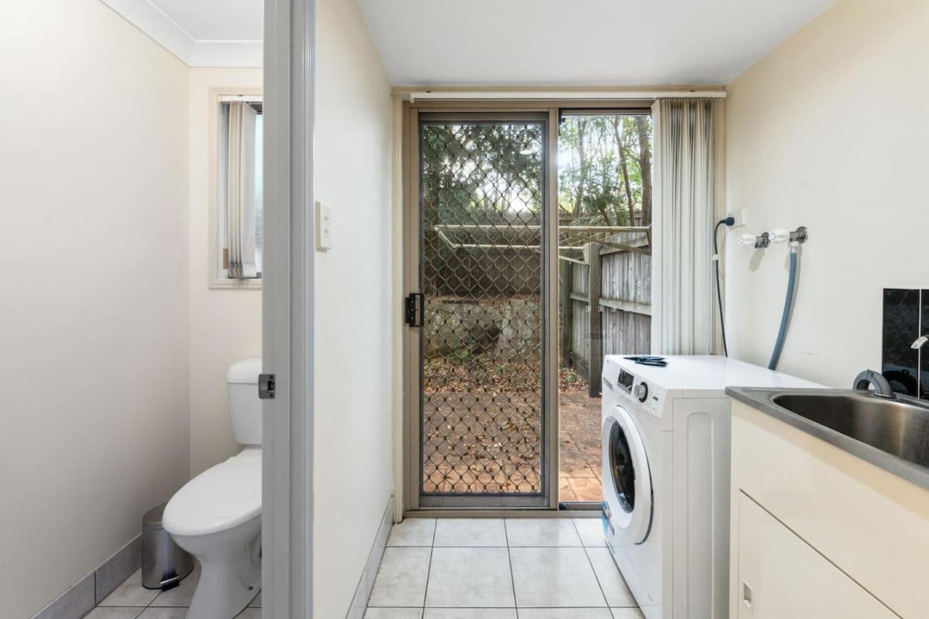 Holiday home 3br Townhouse Stylish Living In Sunnybank Hills