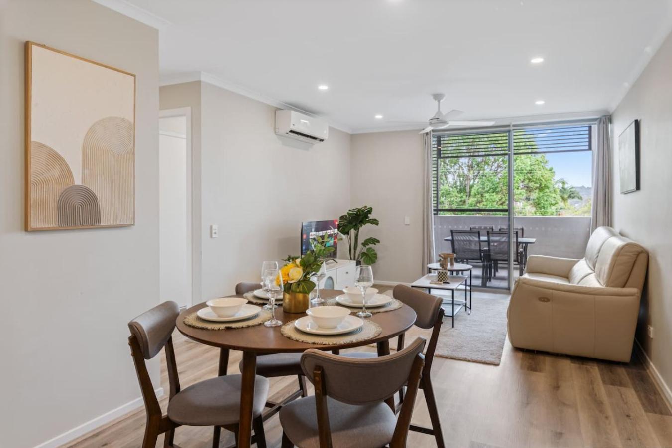 Workspace Walk To Train And Shops Free Carpark Apartment *