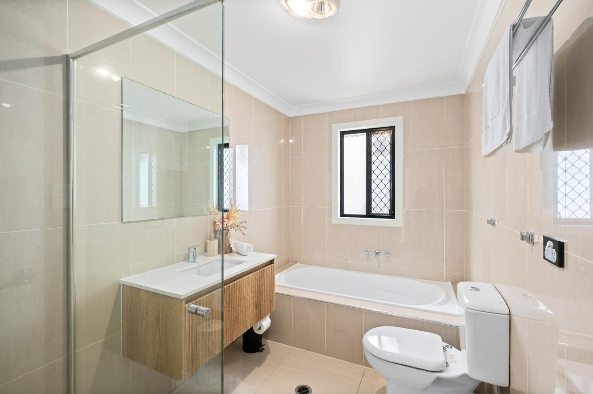 Smart Self Check-in - Sunnybank Station Apartment *