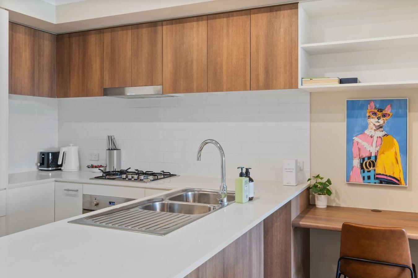 Workspace Walk To Train And Shops Free Carpark