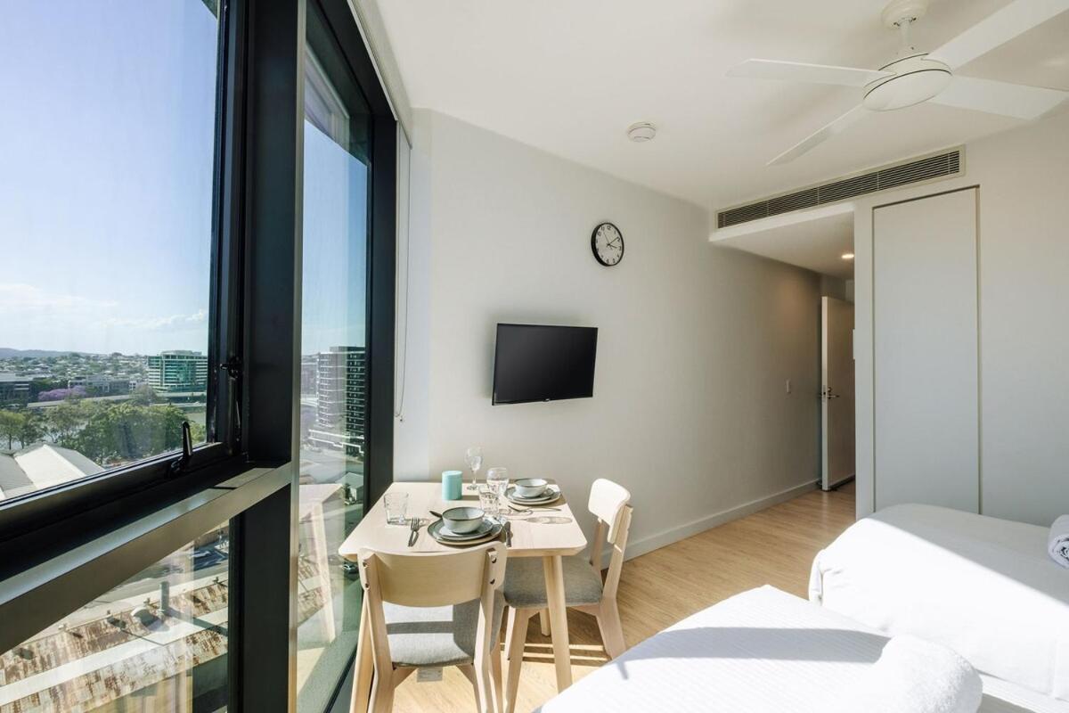 Twin Retreat With Views @ One Apartment Brisbane
