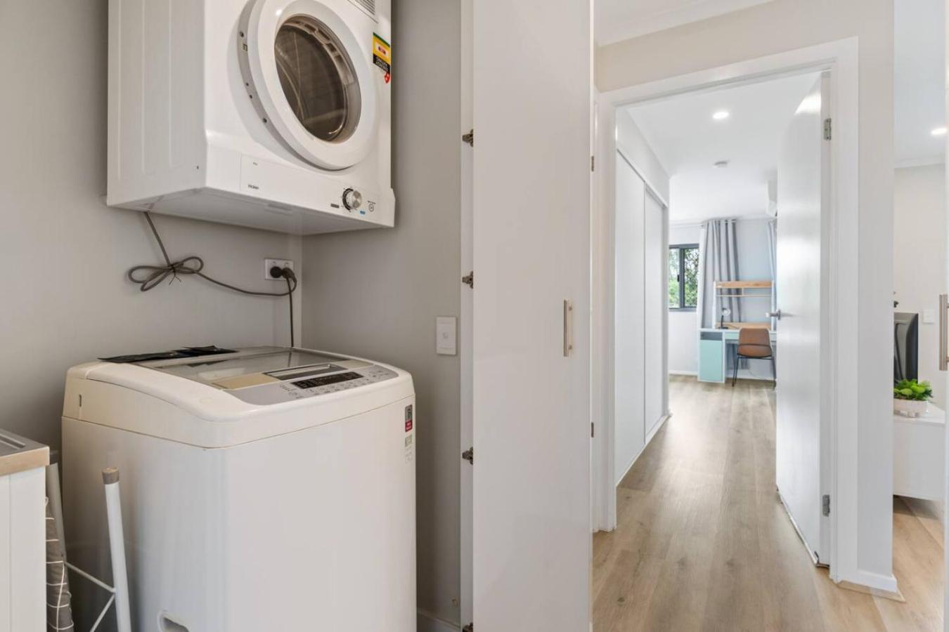 Workspace Walk To Train And Shops Free Carpark Apartment Brisbane