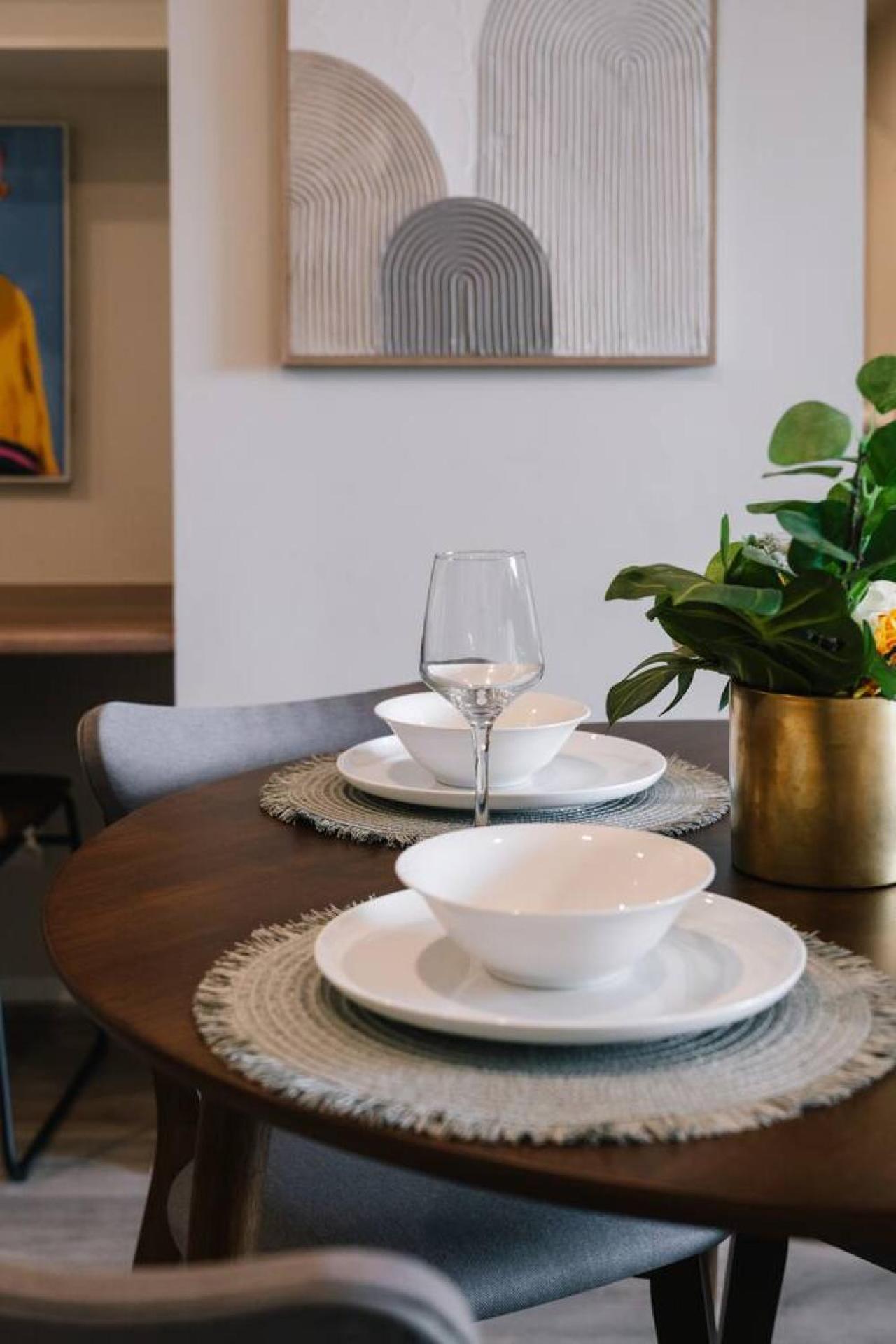 Workspace Walk To Train And Shops Free Carpark Apartment