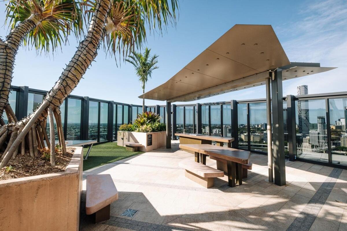 Twin Retreat With Views @ One Apartment *