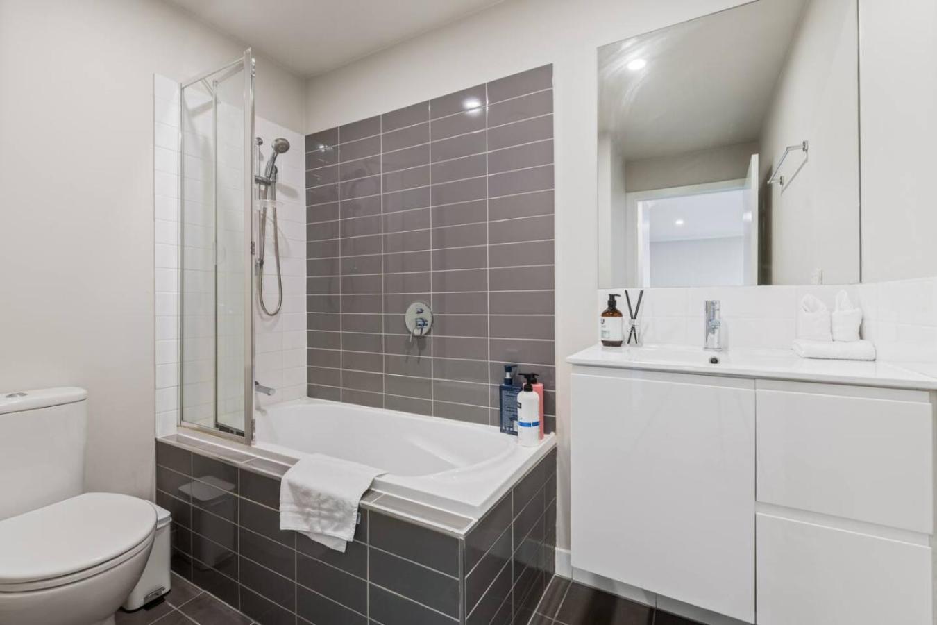 Workspace Walk To Train And Shops Free Carpark *