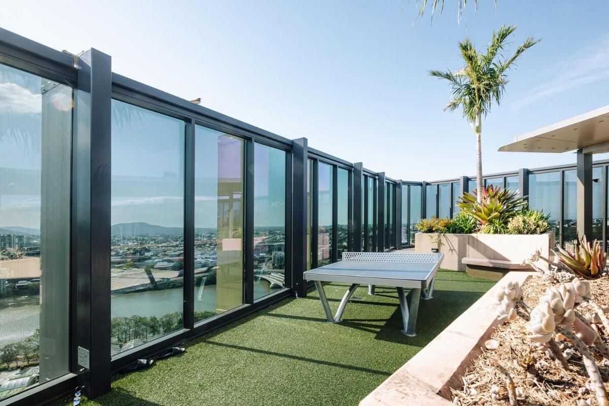 Twin Retreat With Views @ One Apartment *