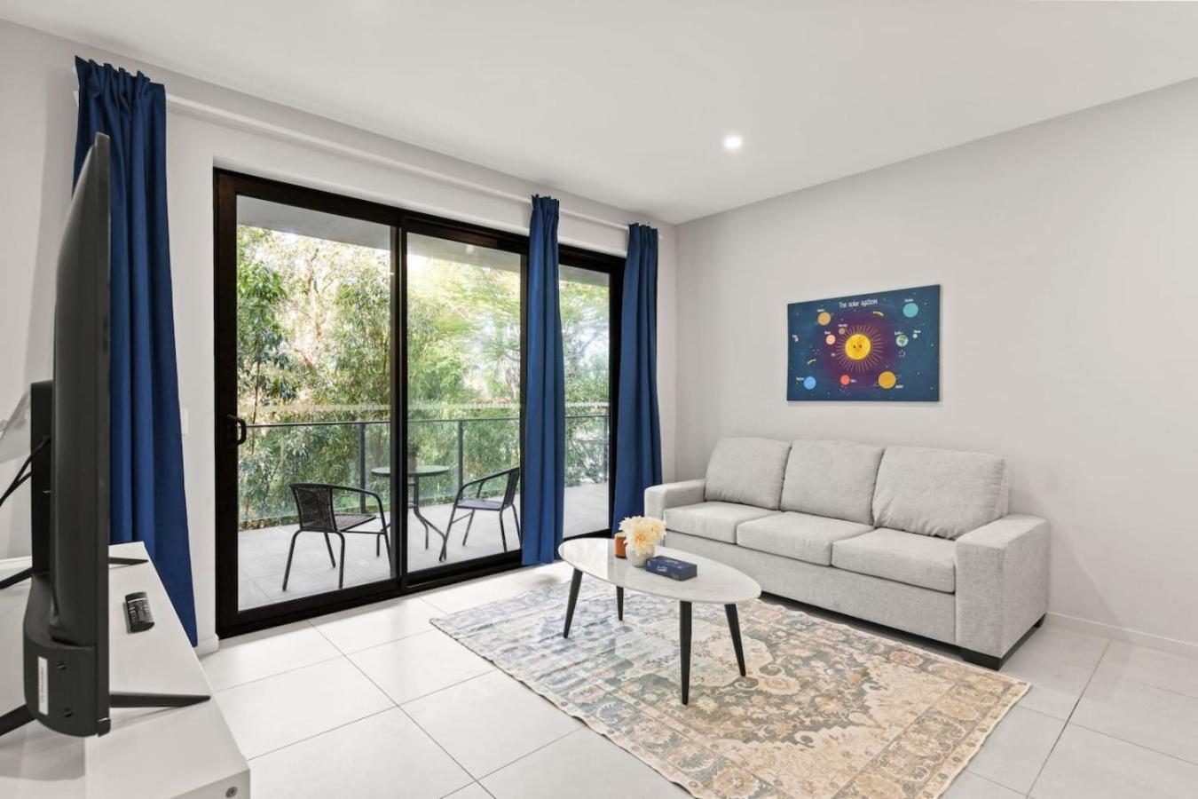 Modern Retreat Two Ensuite Bedrooms And Walk To Shops Brisbane