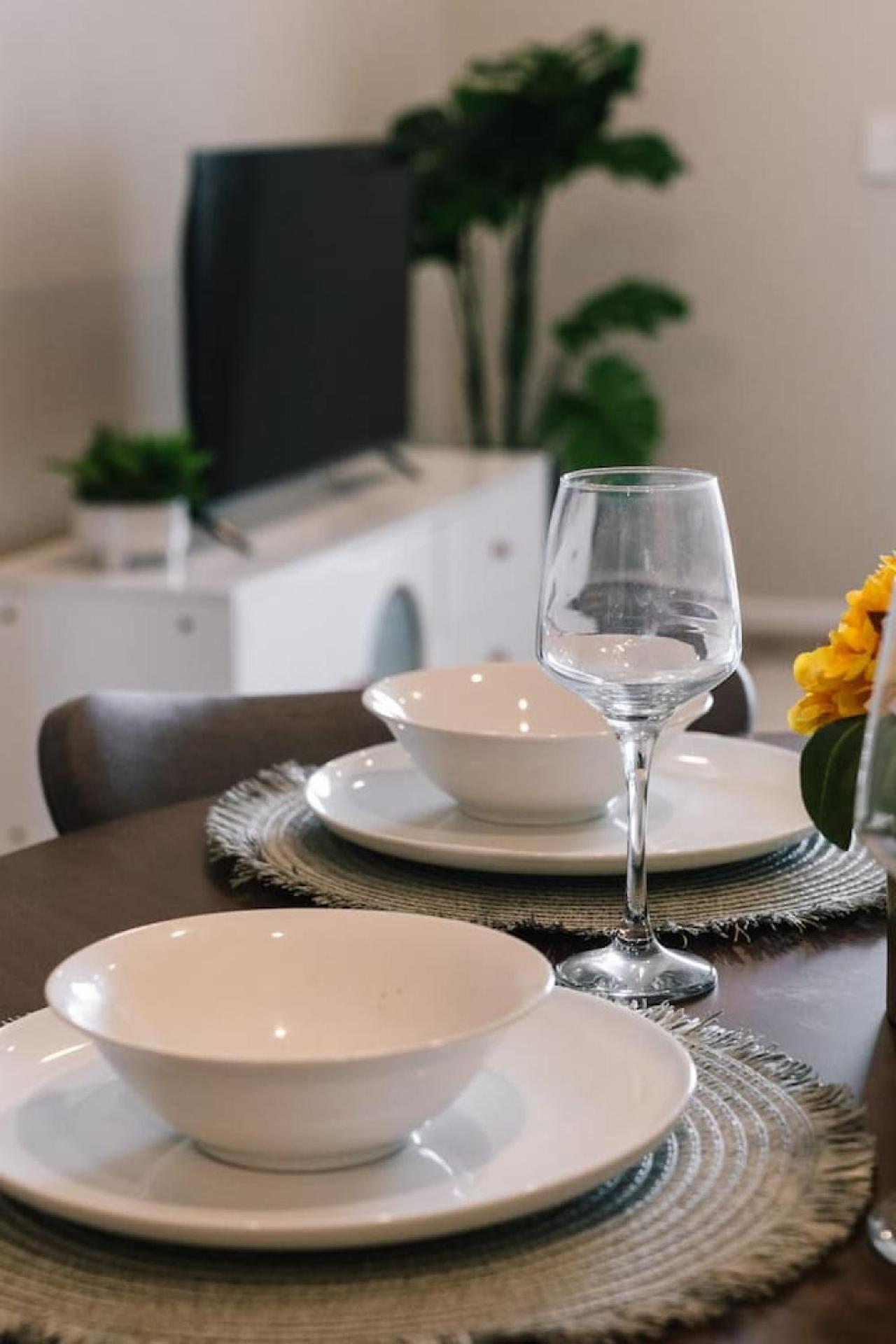 Workspace Walk To Train And Shops Free Carpark Apartment *