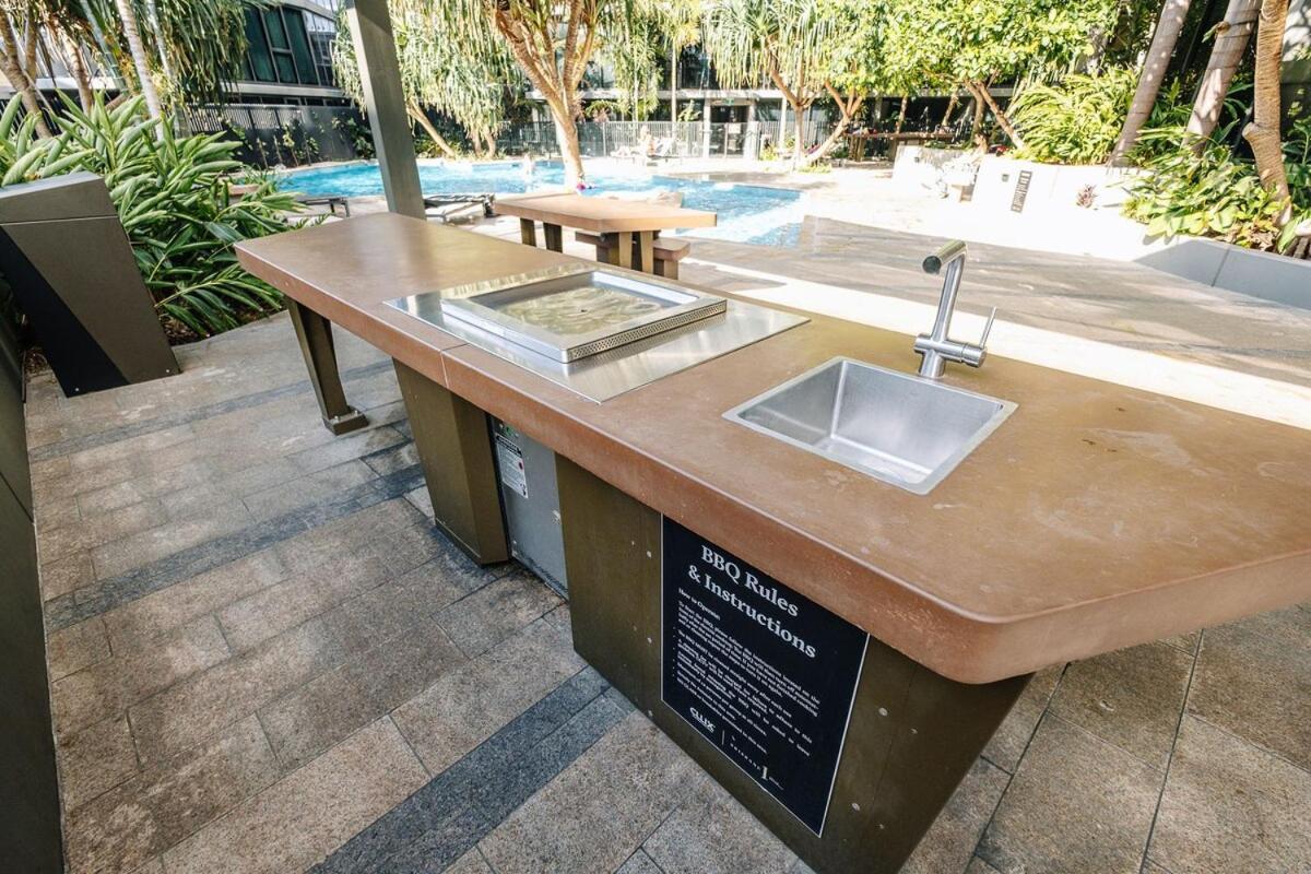 Twin Retreat With Views @ One Apartment Brisbane