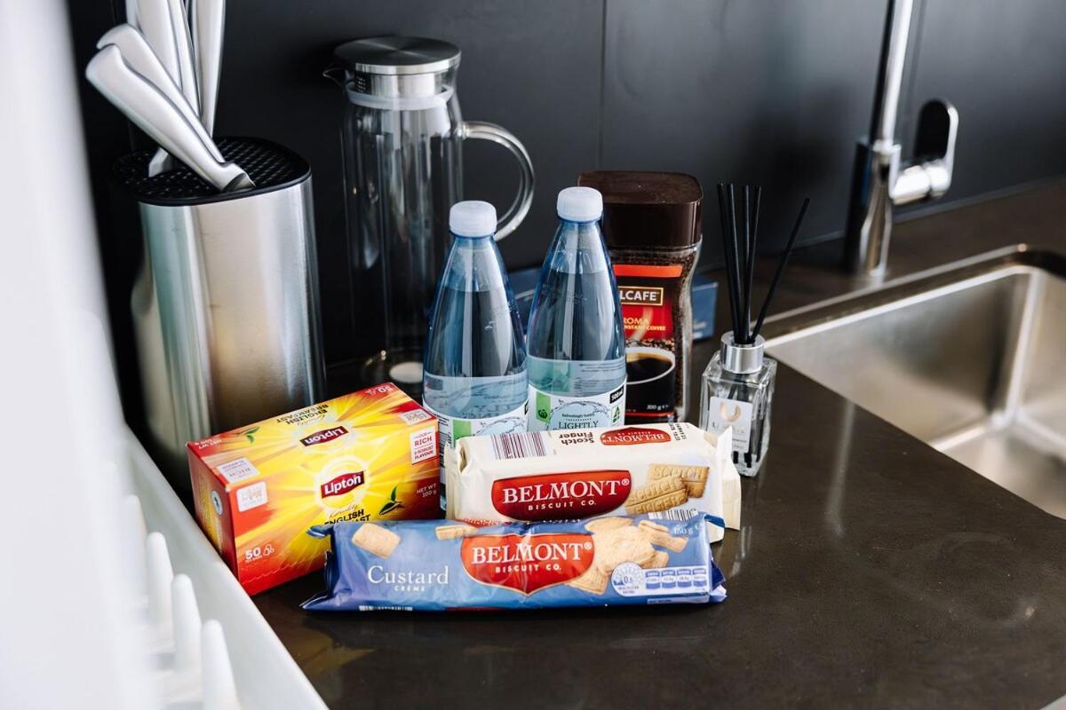 Twin Retreat With Views @ One Apartment *