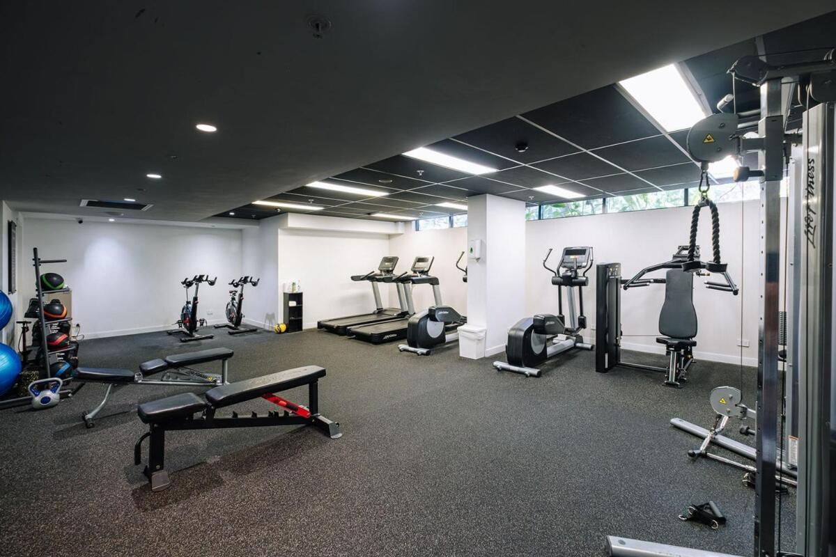 Twin Retreat With Views @ One Apartment *