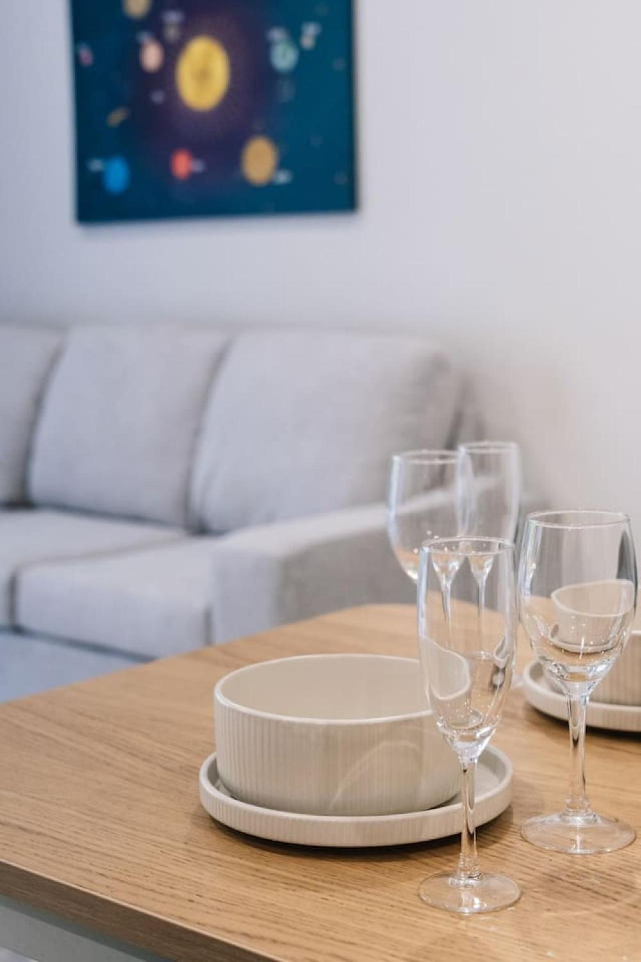 Modern Retreat Two Ensuite Bedrooms And Walk To Shops Apartment