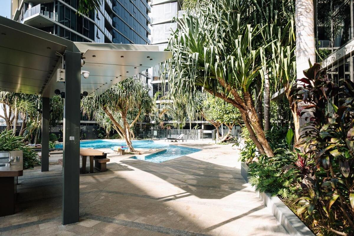 Twin Retreat With Views @ One *