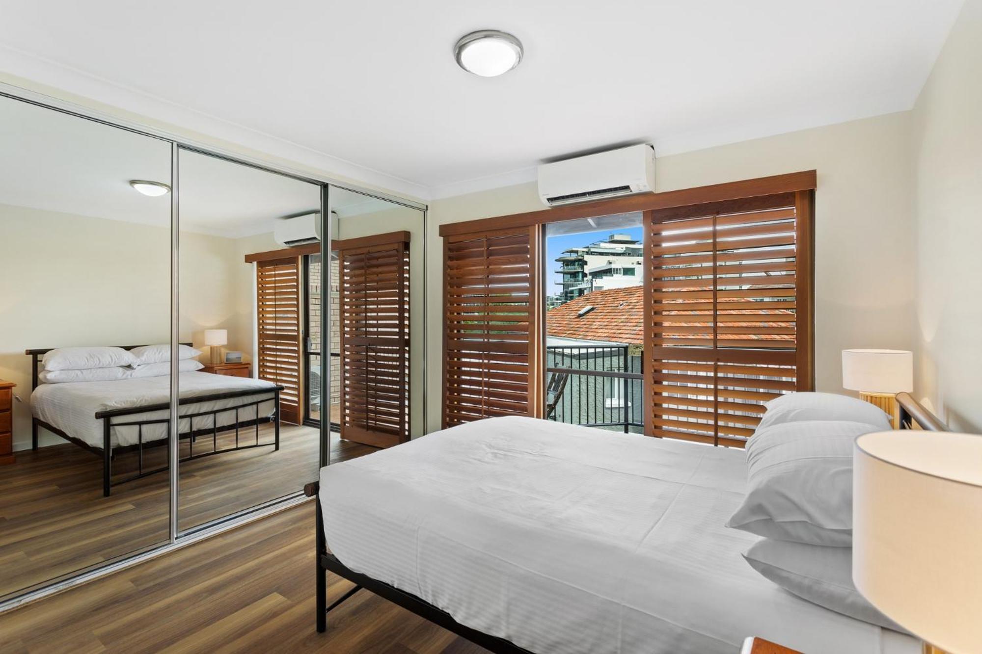 Charming 2-bed With Views *