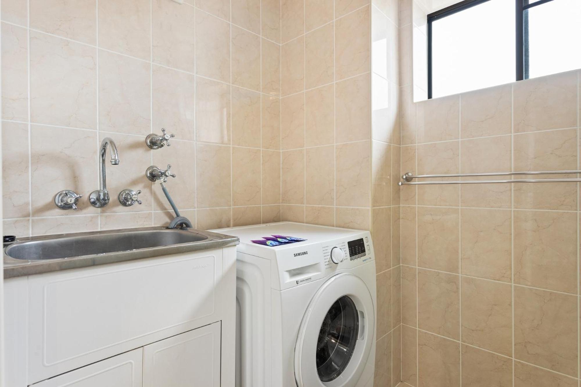 Charming 2-bed With Views Apartment *