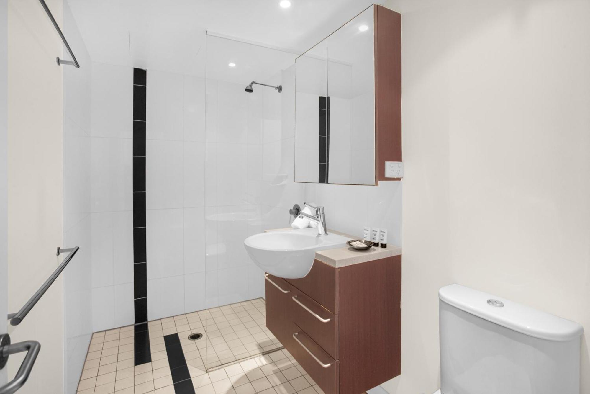 2-bed Near Cbd With Pool Sauna & Bbq Apartment