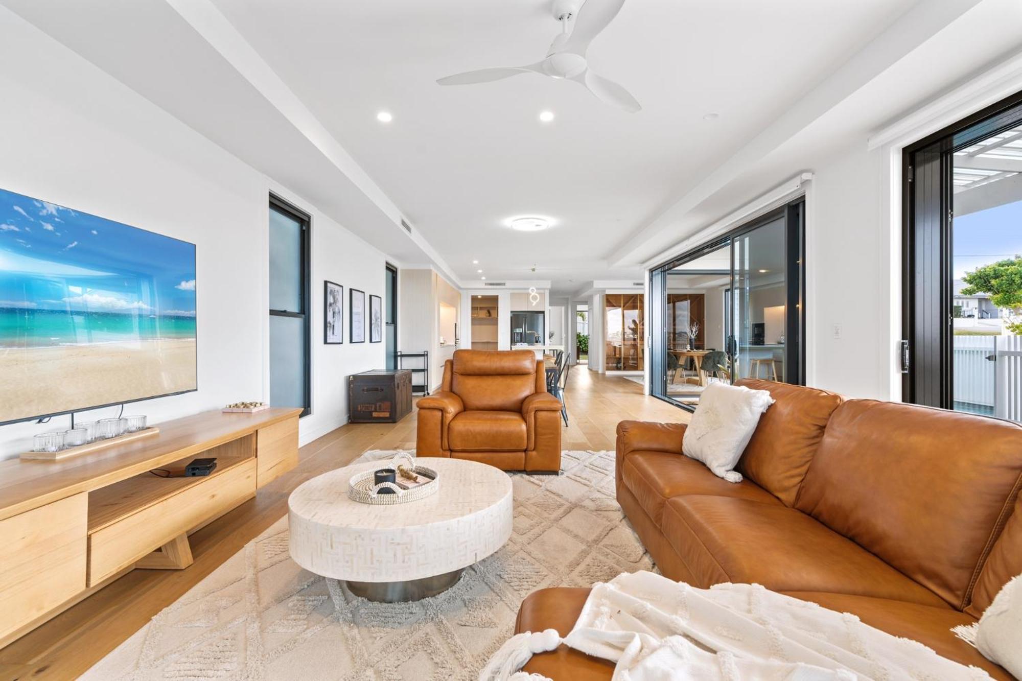 Deluxe 4-bed With Pool & Fire Pit Holiday home