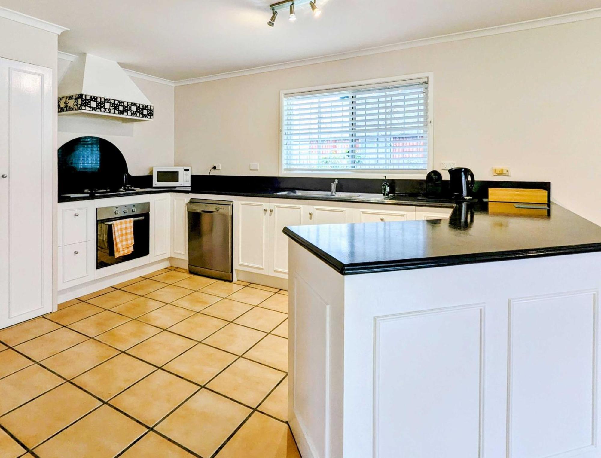 Spacious Retreat - New Farm