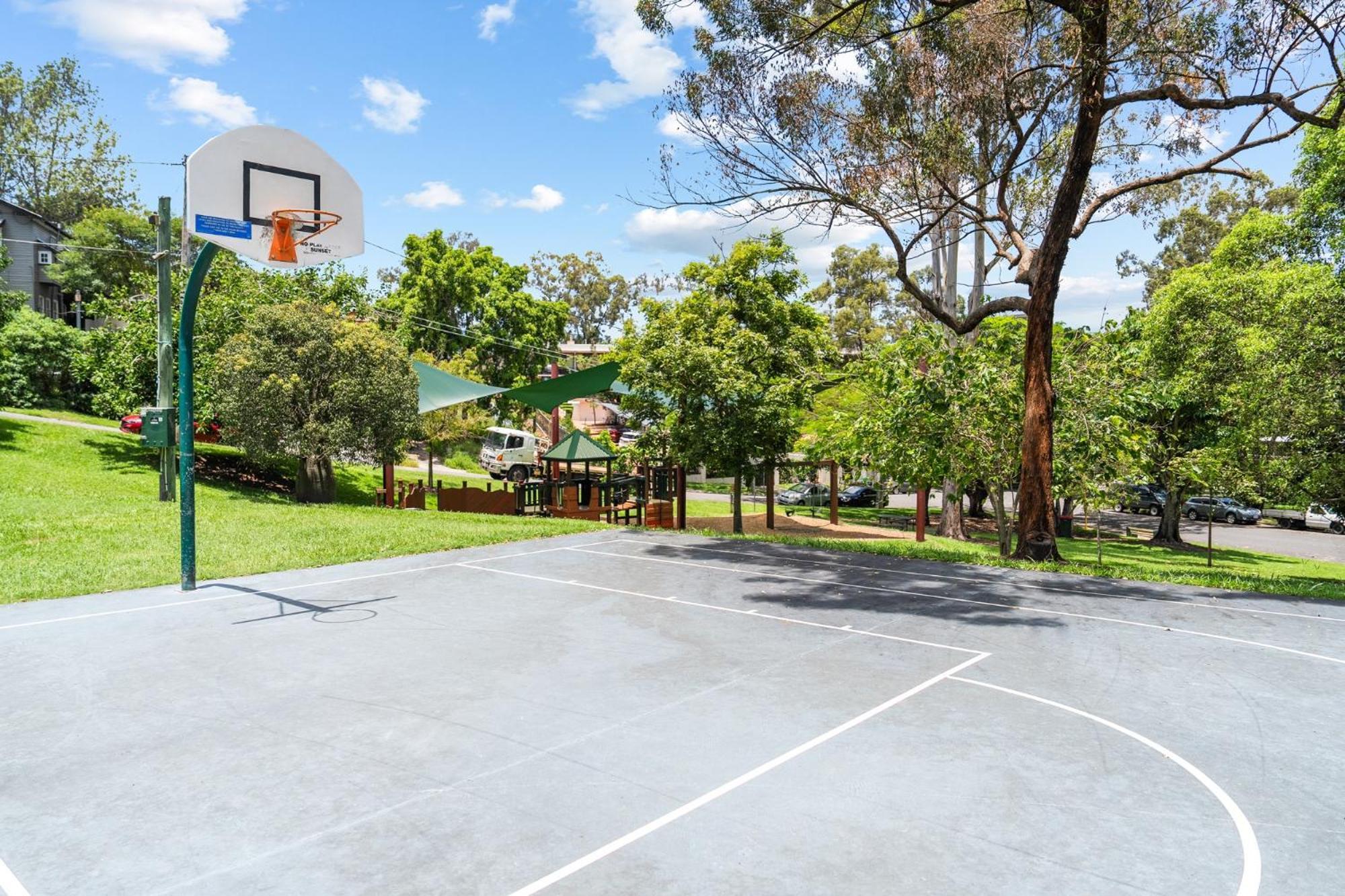 Family-friendly In Vibrant West End Holiday home *