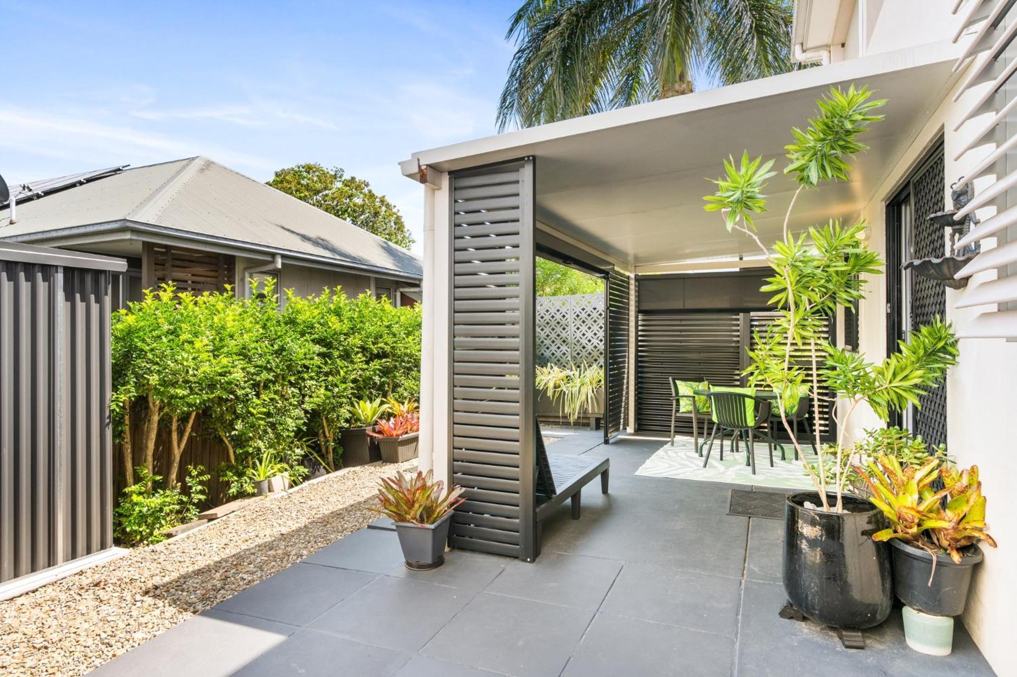 Spacious 1-bed Unit With Outdoor Patio Dining Brisbane