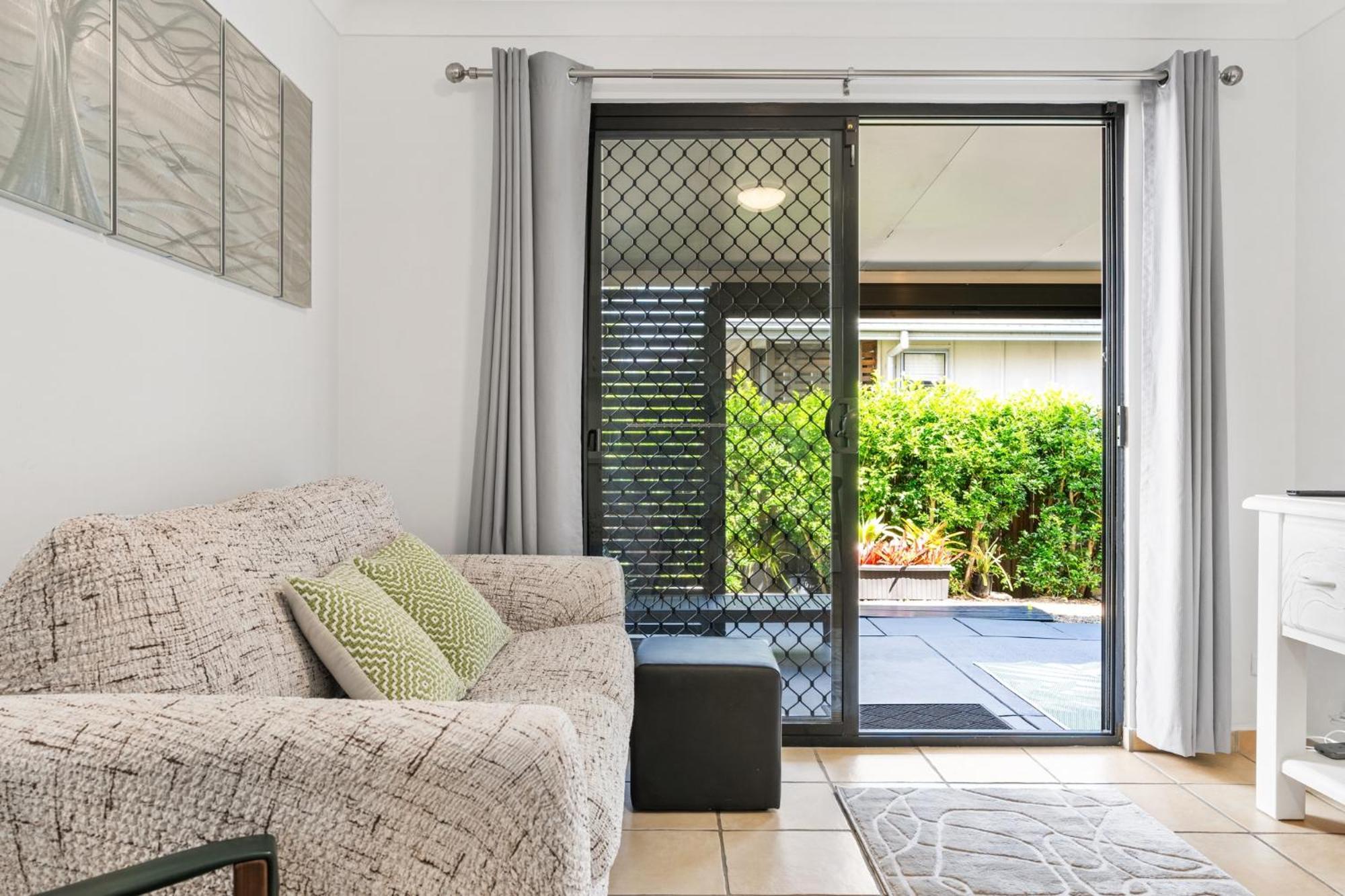 Apartment Spacious 1-bed Unit With Outdoor Patio Dining