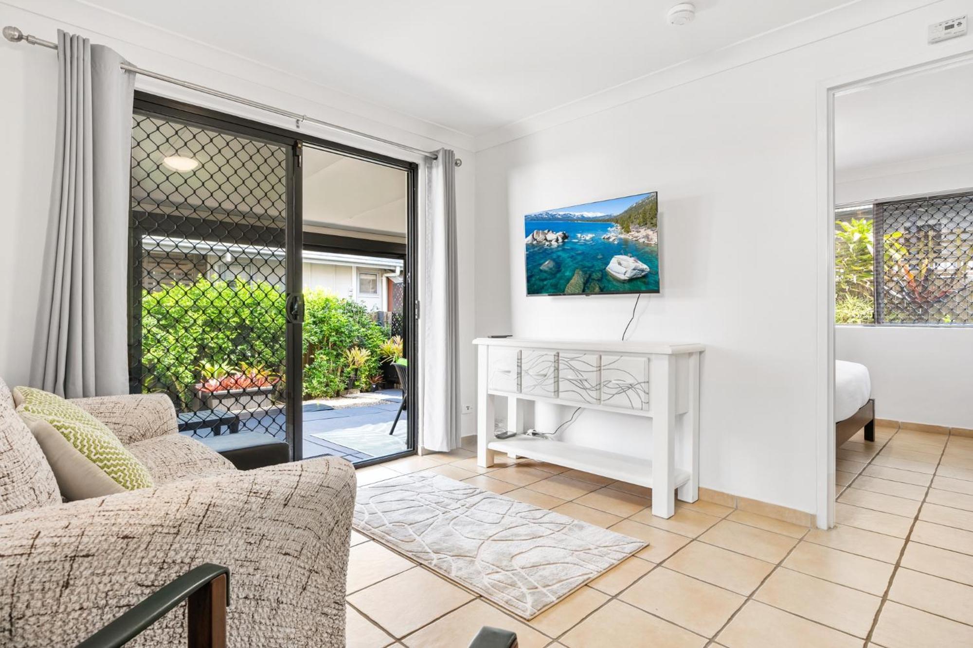 Spacious 1-bed Unit With Outdoor Patio Dining *