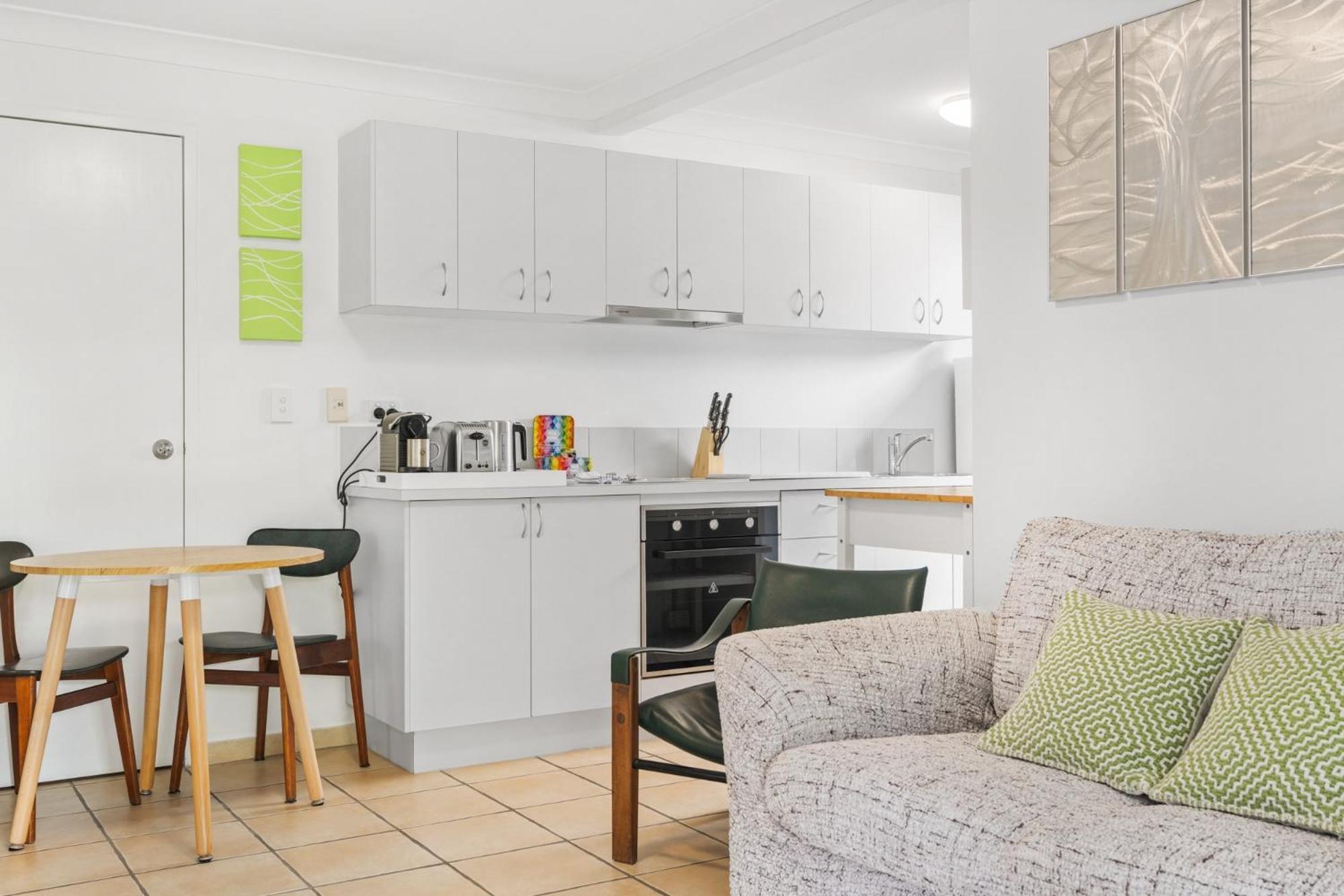 Spacious 1-bed Unit With Outdoor Patio Dining * Brisbane