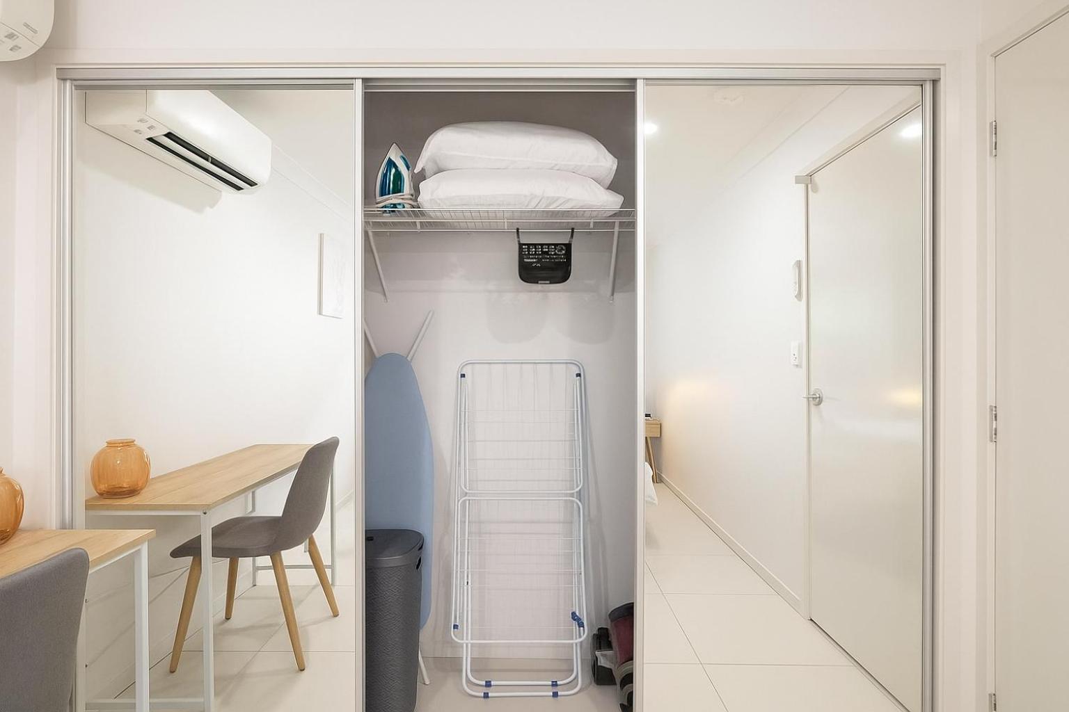 Apartment Smart Self Check-in - S Freney