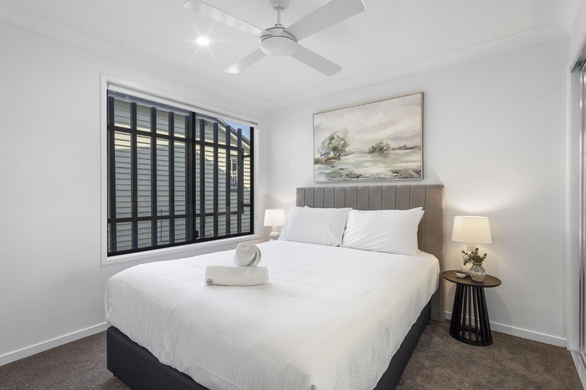 Retreat With Parking Close To Greenslopes Hospital *