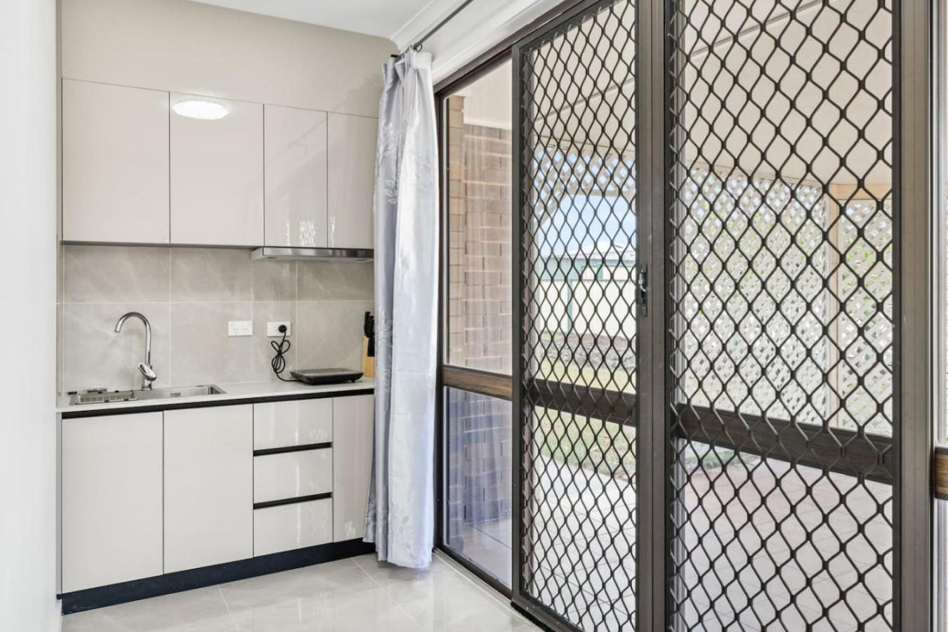 Cozy Little Charm Unit In Eight Miles Plain Brisbane