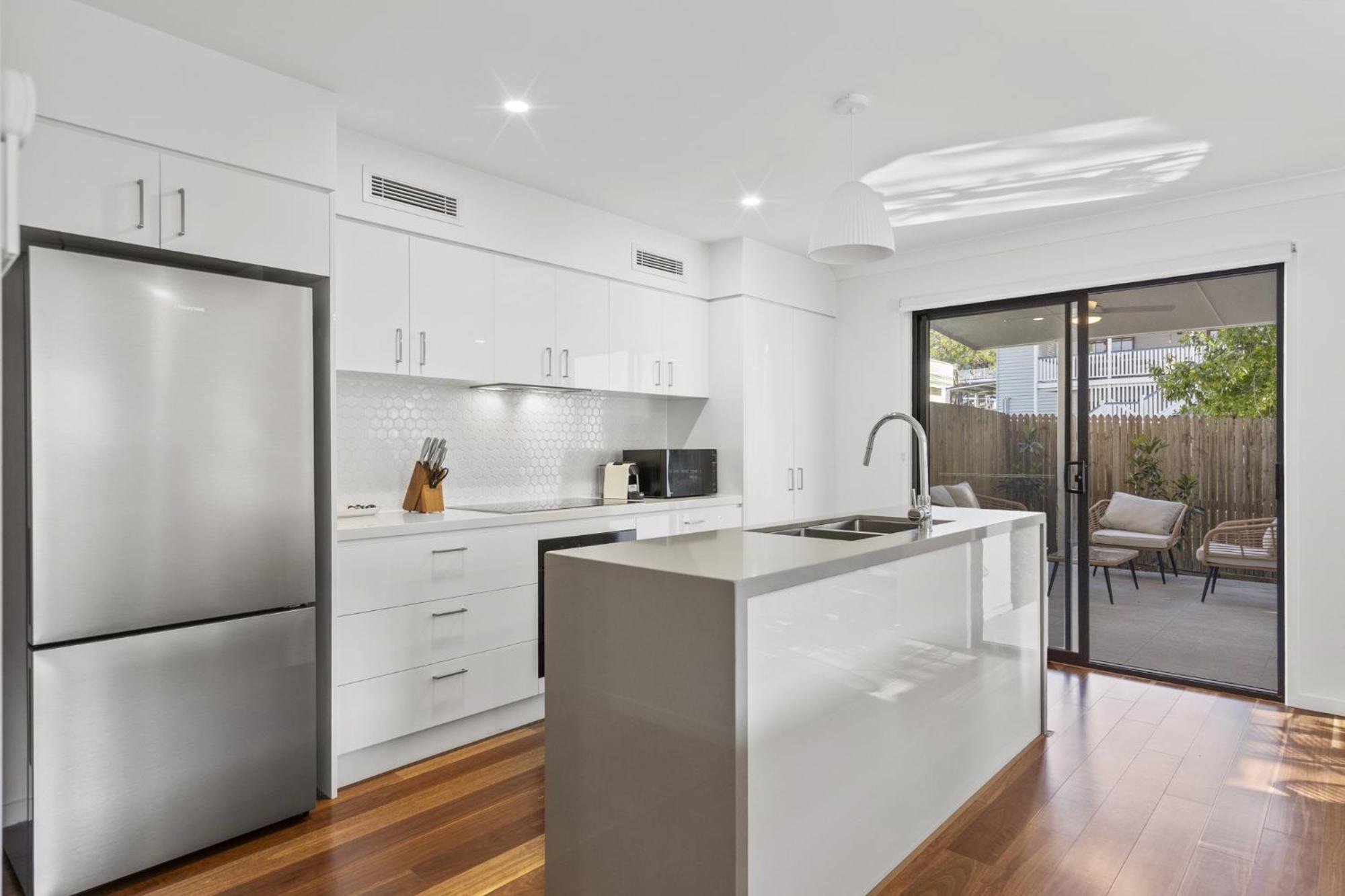 Retreat With Parking Close To Greenslopes Hospital * Brisbane