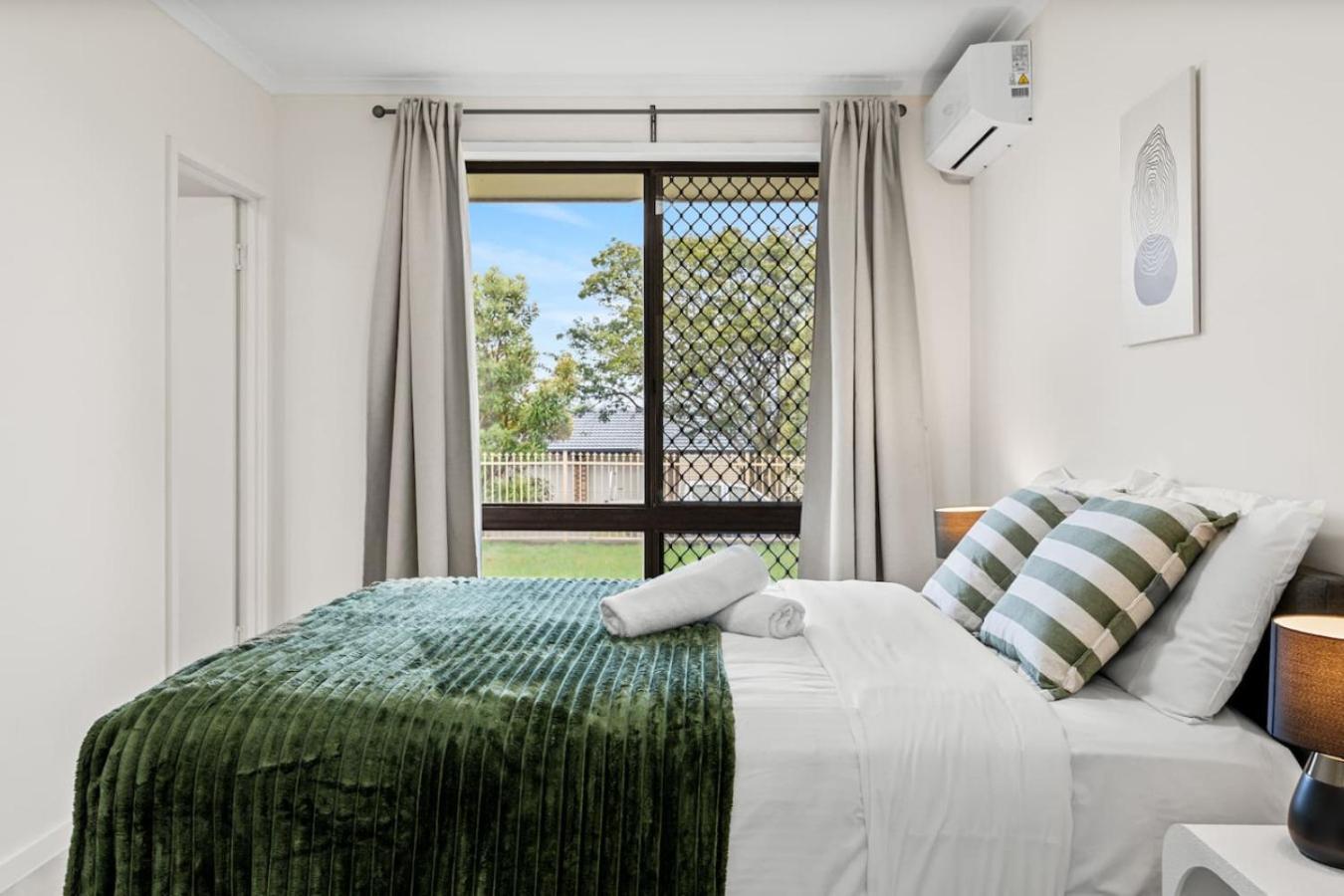 Cozy Little Charm Unit In Eight Miles Plain Holiday home *