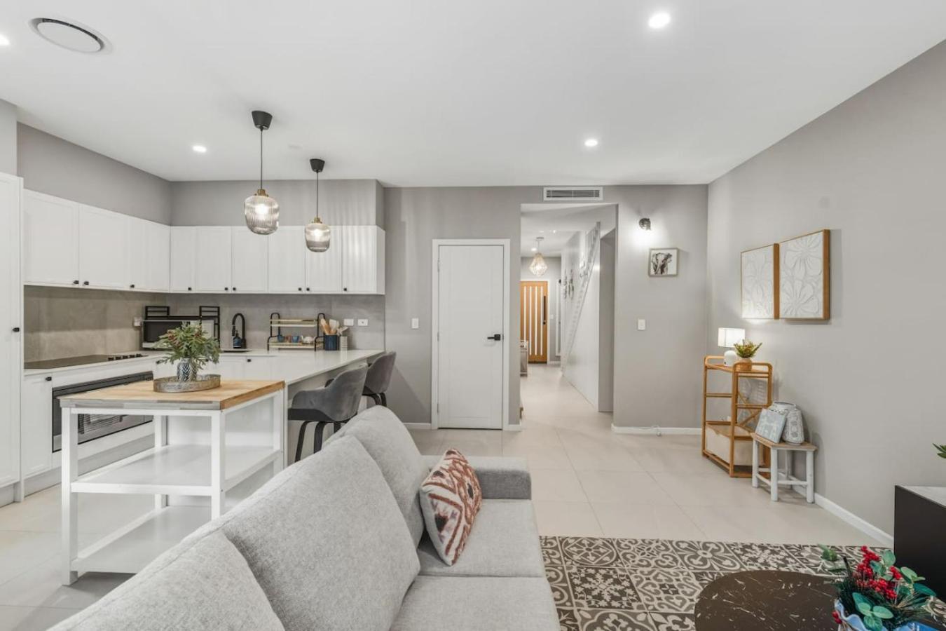 Modern Family Oasis Luxe With Balcony Ac And Backyard) * Brisbane