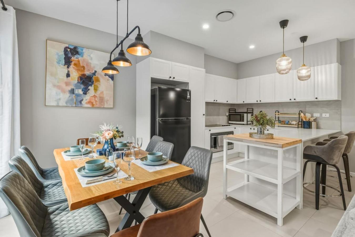 Modern Family Oasis Luxe With Balcony Ac And Backyard) Holiday home