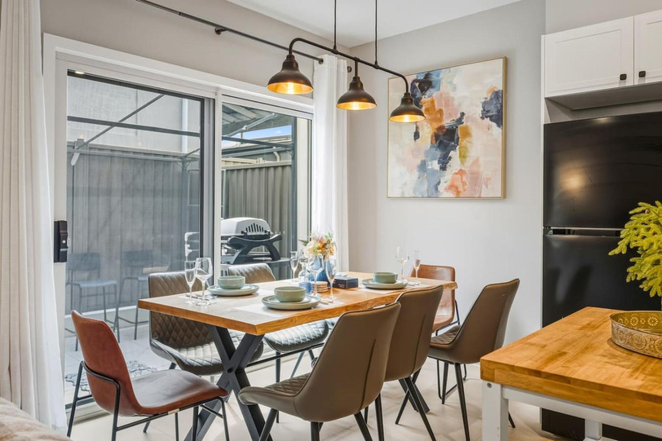 Modern Family Oasis Luxe With Balcony Ac And Backyard) Brisbane