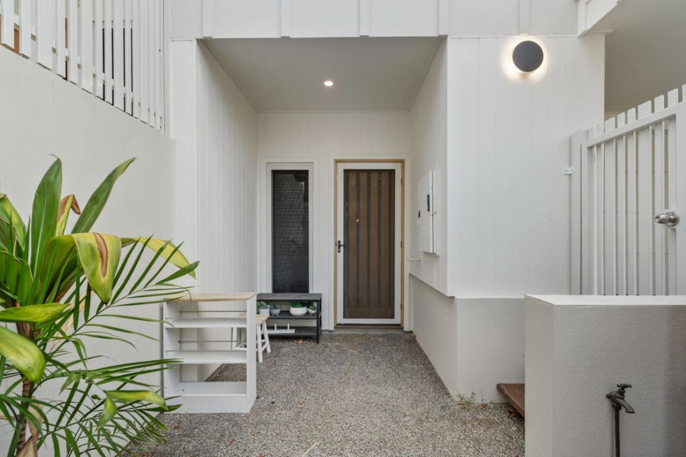 Modern Family Oasis Luxe With Balcony Ac And Backyard) *