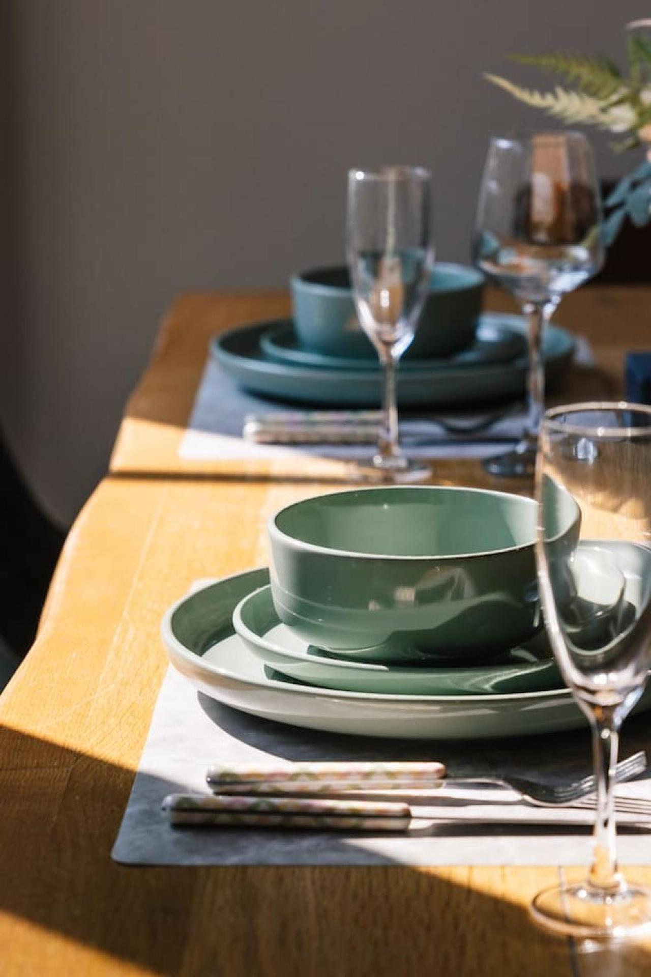 Holiday home Modern Family Oasis Luxe With Balcony Ac And Backyard)