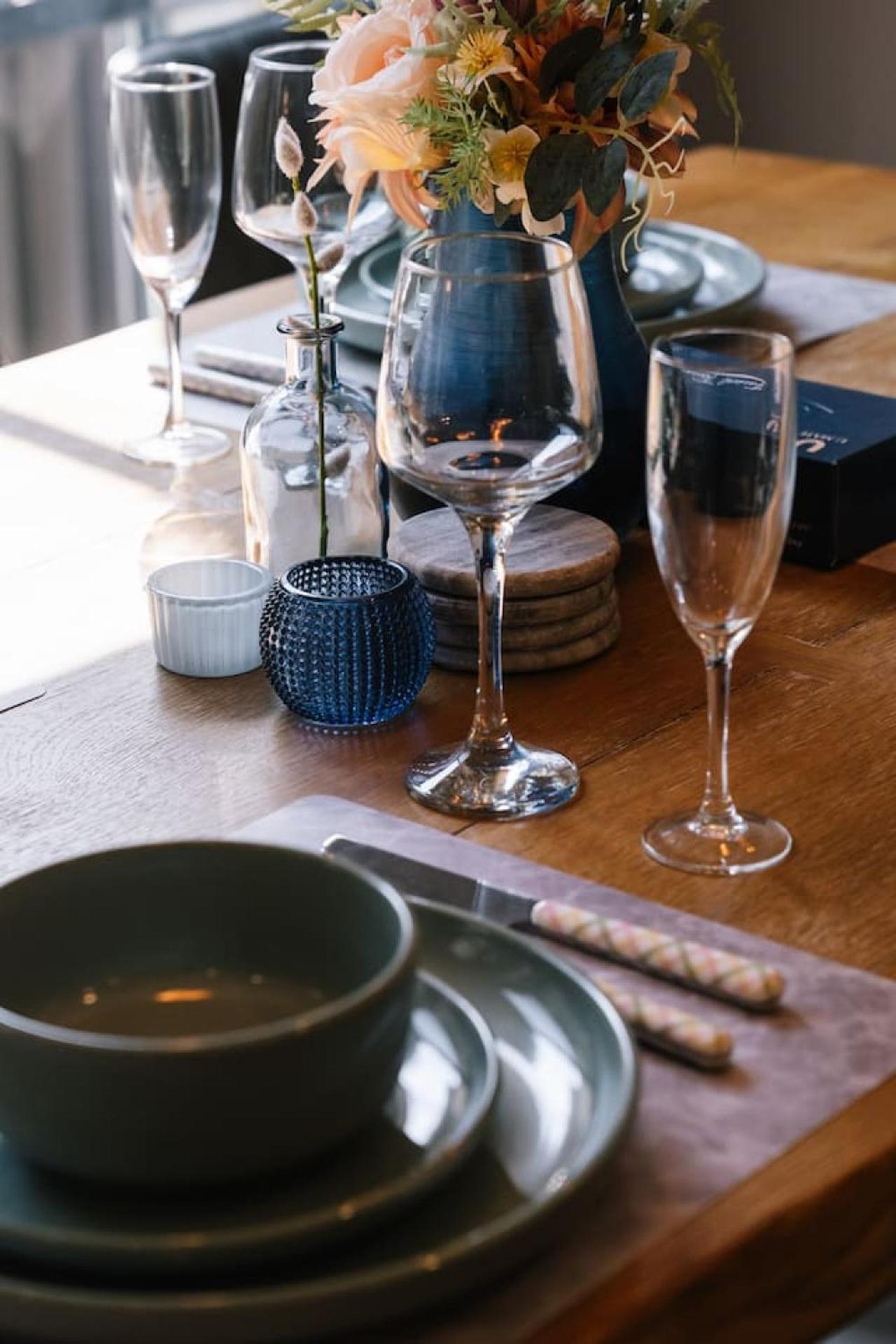 Holiday home Modern Family Oasis Luxe With Balcony Ac And Backyard) *