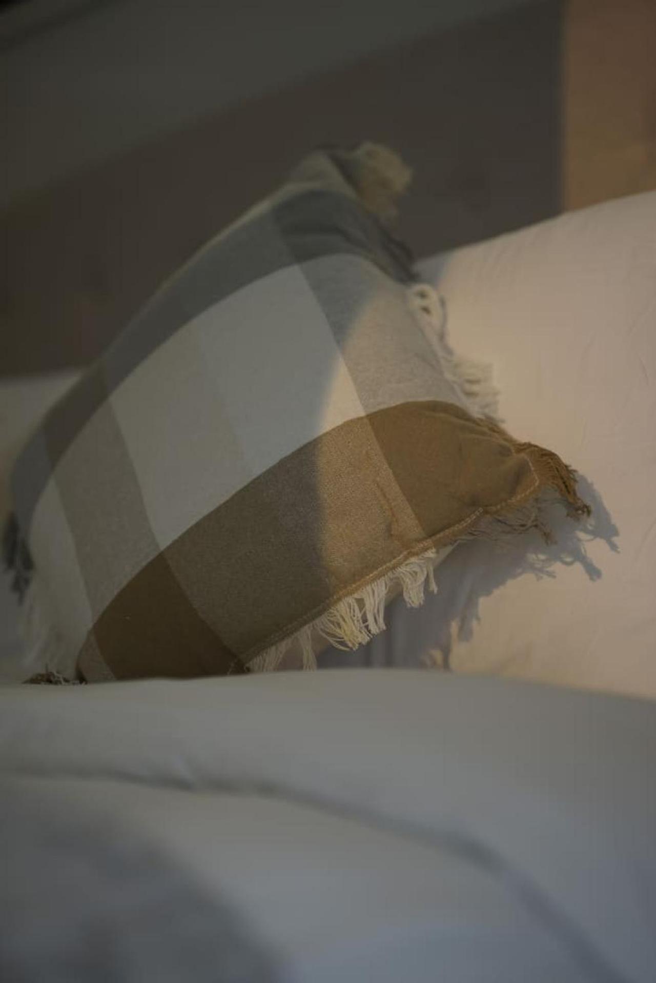 Urban Luxe Retreat 3-level Stylish Near Cbd Brisbane