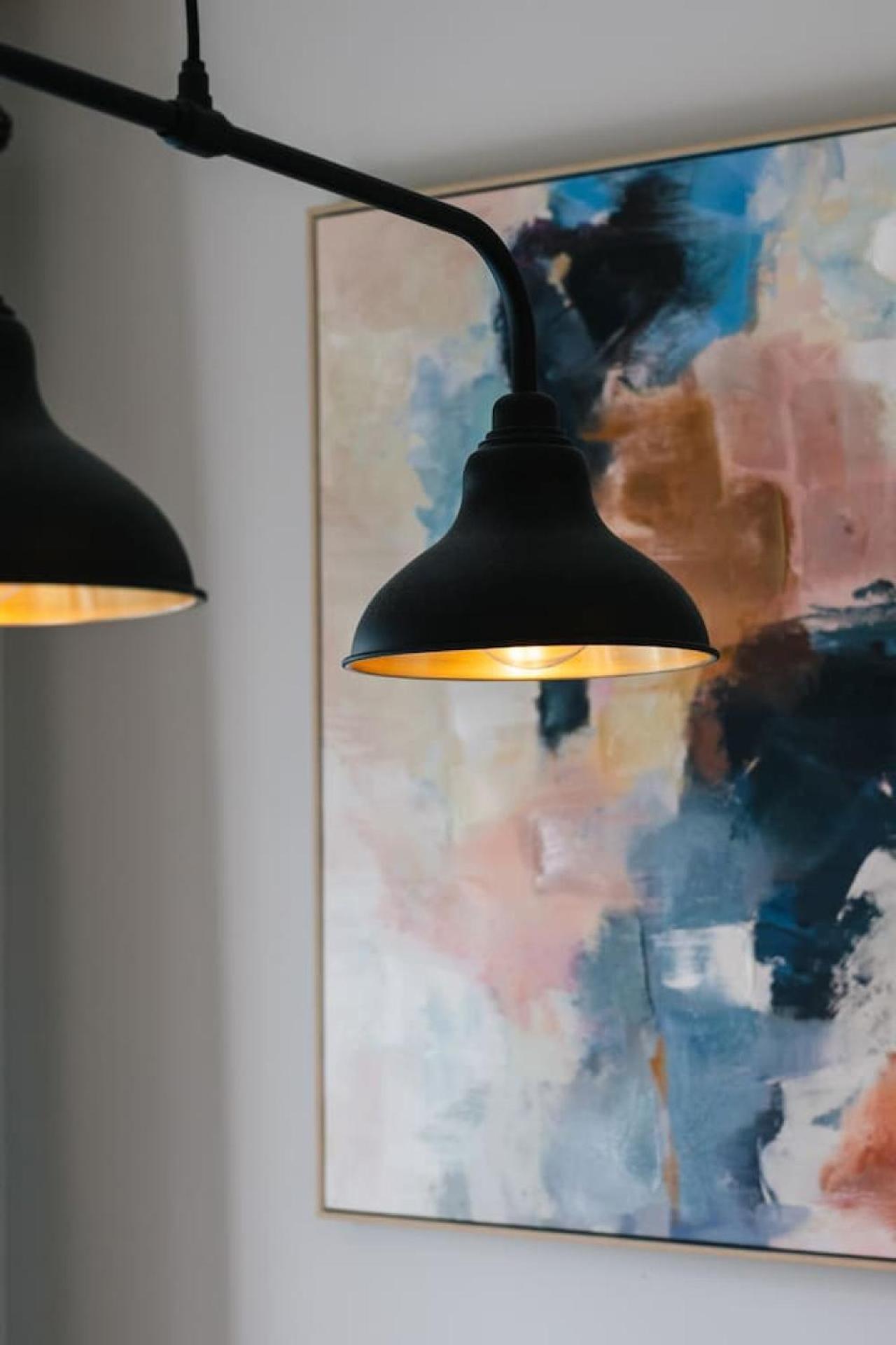 Modern Family Oasis Luxe With Balcony Ac And Backyard) *