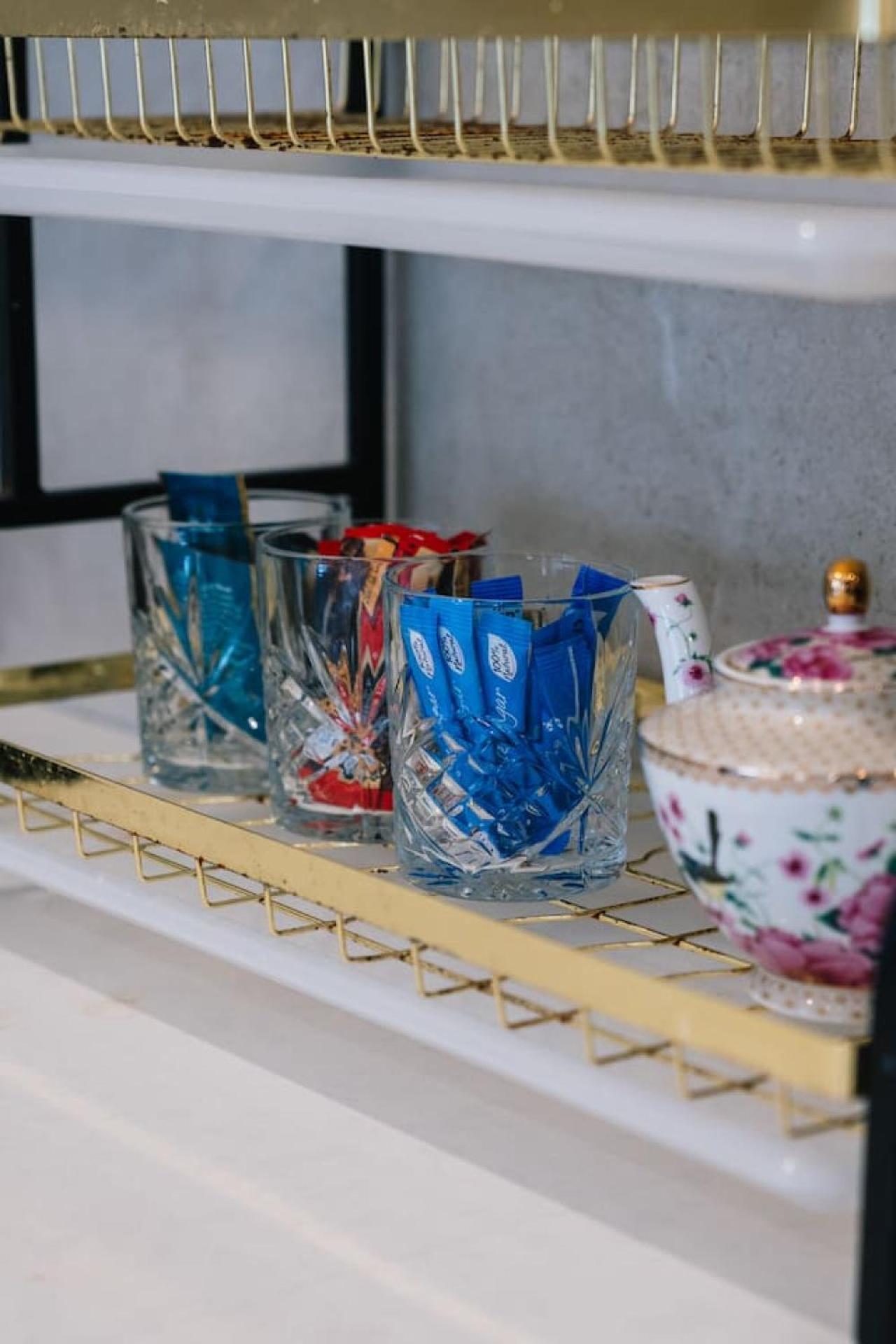 Modern Family Oasis Luxe With Balcony Ac And Backyard)