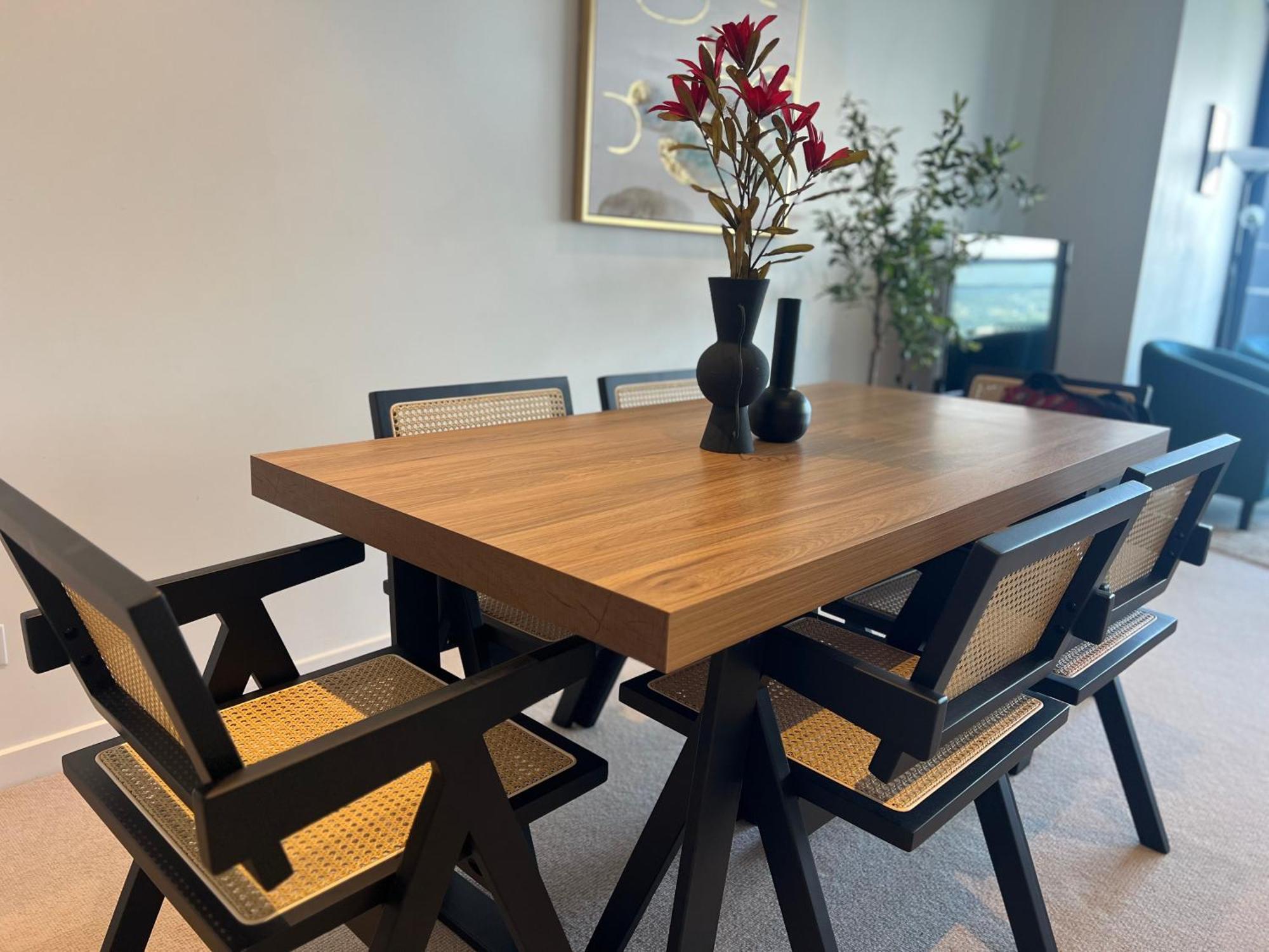 Apartment A Gallery In The Sky! Balcony, Pool And Parking At Skytower Level 33 Views In Brisbane!