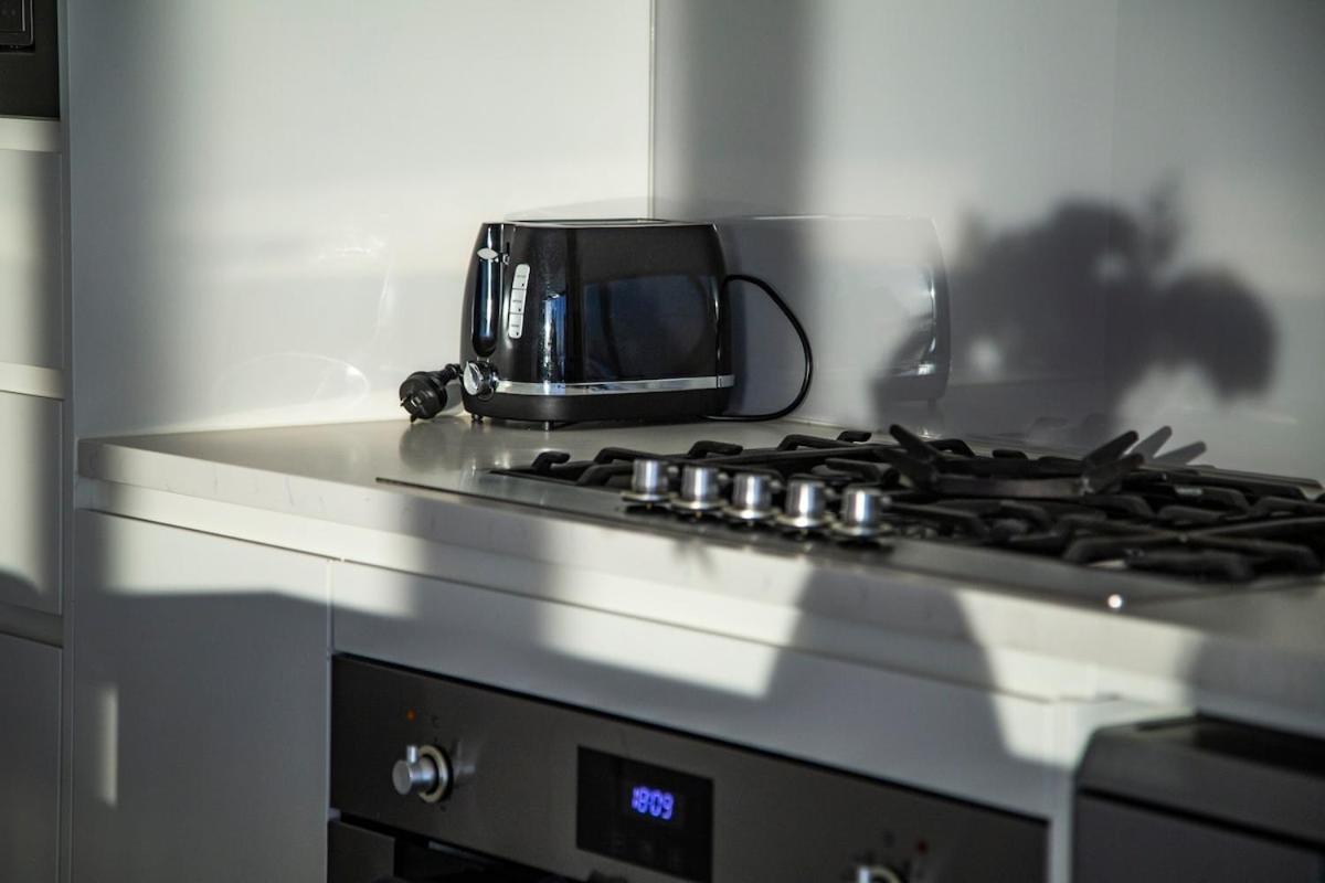 Four Bedroom In Cbd Apartment *