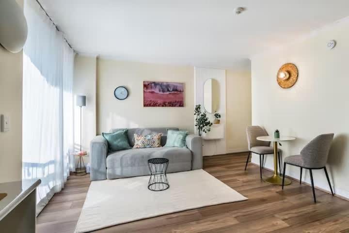 Apartment Footy Fan Base Roma St Walk To Stadium Sleeps 4