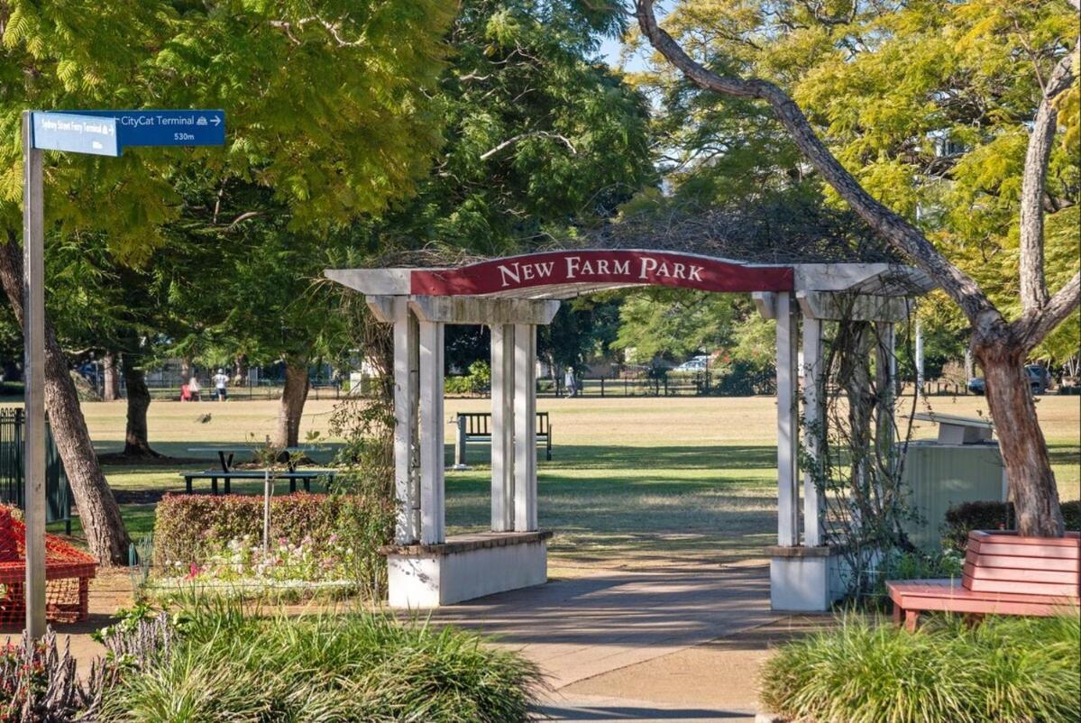 New Farm Sophisticated Retro - 3bed-1bath-1car-views *