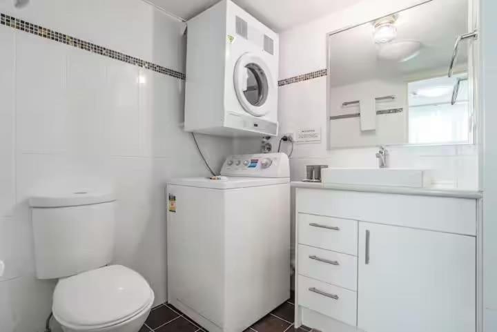 Cbd Sleep 4 Pool Sauna Roma St Station Apartment