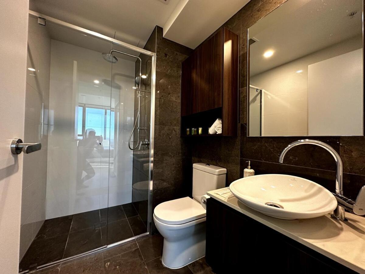 Four Bedroom In Cbd Apartment *