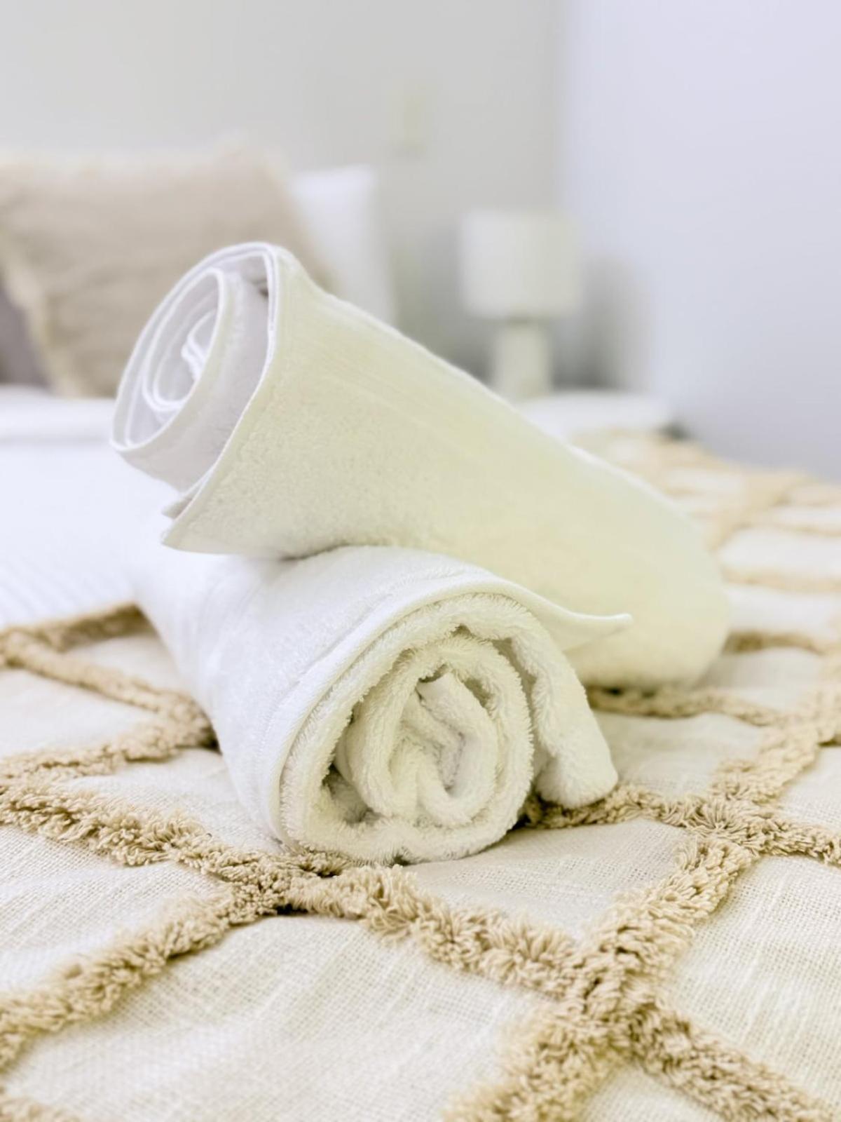 Oasis - Free Parking Gym Pool - Sleep 6 Apartment *