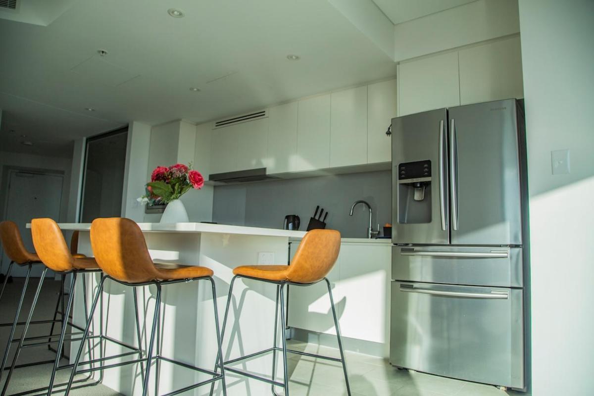 Four Bedroom In Cbd Apartment *