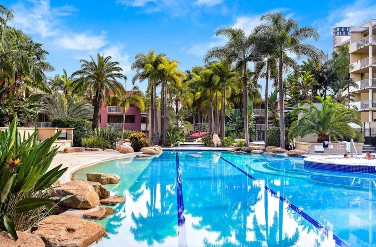 Oasis - Free Parking Gym Pool - Sleep 6 Apartment